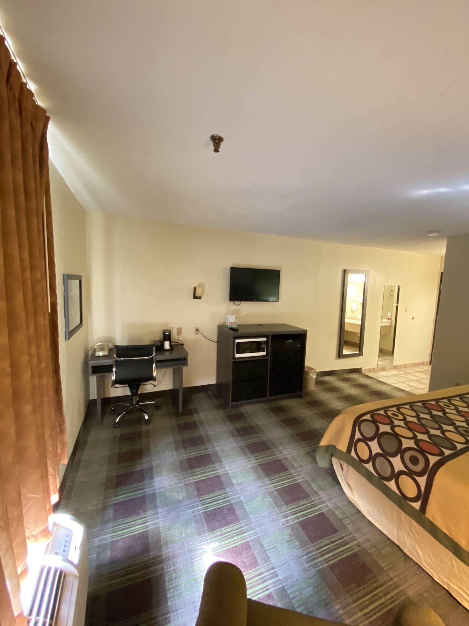 Super 8 By Wyndham Metropolis Motel Dış mekan fotoğraf